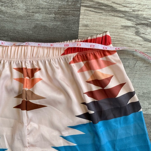 Aztec Print Pajama Set Top And Shorts Size Large Soft And Silky. - Picture 9 of 10